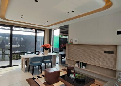 GOLDTOPS BEVERLY LIVIN Rumah 3 lantai 2 Carport foto galeri (1)